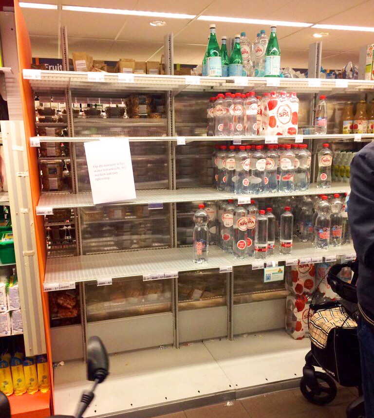 Empty water supply supermarket